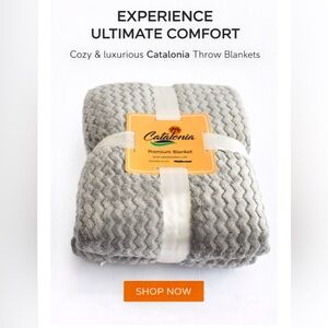 FINAL PRICE! Catalonia Premium Fleece Blanket 
Dimensions (Overall): 60”x50”